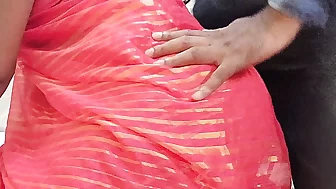 Pink saree pahani huyi bhabhi ko dekalhar raha nahi gaya aur bhabhi ko chod diya