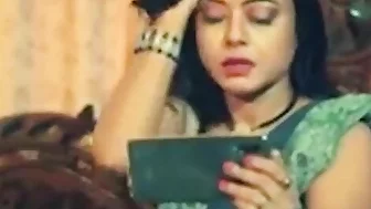 Bhabhi ne kaam ke bahane se chudai karwa lee
