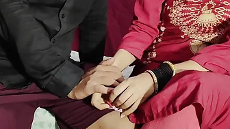 Mirch mangne aai padosi ko pakad ke pel diya