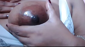 Mad bhabhi enjoyed the juicy pussy or oily boobs of bhabhi by fingering and took out her semen.