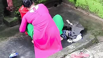 I suddenly see my step aunty cleaning clothes I went behind her and started fucking her ass